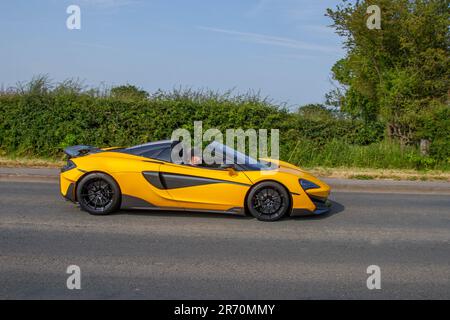 2021 jaune McLaren 600Lt V8 S-A V8 SSG Auto Start/Stop car Roadster essence 3799 cc ; au Classic & Performance Motor Show à Hoghton Tower ; Supercar Showtime juin 2023 Banque D'Images