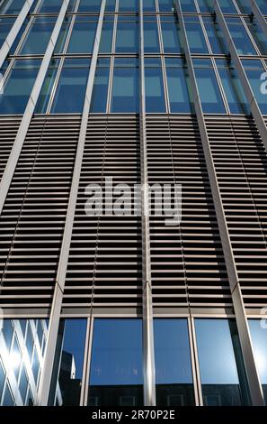 Londres, Royaume-Uni : vue sur le bâtiment Walkie Talkie au 20 Fenchurch Street dans la ville de Londres. Vue de détail. Banque D'Images