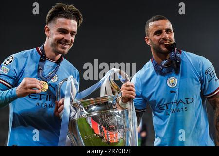 Istanbul, Turquie. 10th juin 2023. Kyle Walker de Manchester City pose avec Jack Grealish de Manchester City à la fin du match final de la Ligue des champions de l'UEFA entre le FC de Manchester City et le FC Internazionale au stade olympique Ataturk, Istanbul, Turquie sur 10 juin 2023. Credit: Giuseppe Maffia/Alay Live News Banque D'Images