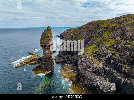 Vue aérienne du drone de la pile de mer Old Man of Stoer à point of Stoer , Assynt, Scottish Highlands, Écosse, Royaume-Uni Banque D'Images