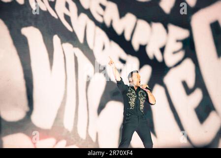 Turin, Italie. 10 giugno 2023. Le chanteur italien Tiziano Ferro se produit en direct sur la scène du Stadio Grande Torino. Crédit: Andrea Pinna Banque D'Images