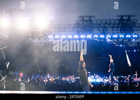 Turin, Italie. 10 giugno 2023. Le chanteur italien Tiziano Ferro se produit en direct sur la scène du Stadio Grande Torino. Crédit: Andrea Pinna Banque D'Images