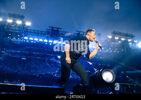 Turin, Italie. 10 giugno 2023. Le chanteur italien Tiziano Ferro se produit en direct sur la scène du Stadio Grande Torino. Crédit: Andrea Pinna Banque D'Images