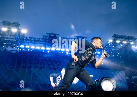 Turin, Italie. 10 giugno 2023. Le chanteur italien Tiziano Ferro se produit en direct sur la scène du Stadio Grande Torino. Crédit: Andrea Pinna Banque D'Images