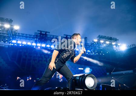 Turin, Italie. 10 giugno 2023. Le chanteur italien Tiziano Ferro se produit en direct sur la scène du Stadio Grande Torino. Crédit: Andrea Pinna Banque D'Images