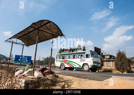 Népal. Sangha. la vie quotidienne. bus local Banque D'Images