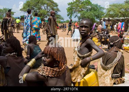 Dimaka marché, Hamer, l'Éthiopie terres Banque D'Images