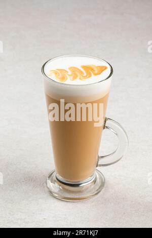 Tasse de café latte macchiato avec art Banque D'Images