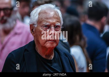 Milan, Italie. 11th juin 2023. Giorgio Armani regarde pendant LBA Lega basket série A finales 2023 jeu 2 entre EA7 Emporio Armani Milan et Virtus Segafredo Bologna au Forum de Mediolanum. Score final; EA7 Milan 79:76 Virtus Bologna. Crédit : SOPA Images Limited/Alamy Live News Banque D'Images