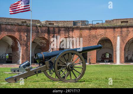 Le canon de la cour à fort Pulaski sur l'île Cockspur le long de la rivière Savannah à Savannah, Géorgie. (ÉTATS-UNIS) Banque D'Images