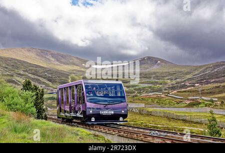 Aviemore Ecosse début d'été montagne Cairngorm le funiculaire d'Eagle et dernier de la neige Banque D'Images