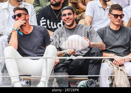 paris-france-11th-juin-2023-olivier-giroud-theo-hernandez-et-benjamin-pavard-lors-de-la-finale-masculine-au-tournoi-de-tennis-open-grand-chelem-2023-a-roland-garros-paris-france-frank-molter-alamy-actualites-en-direct-2r728pk.jpg