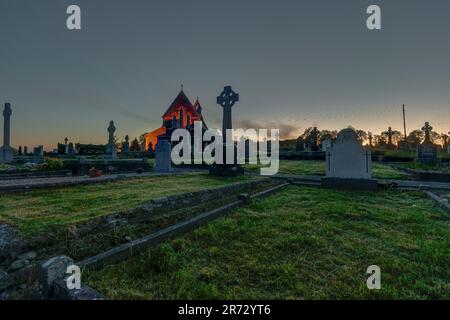 Vieux cimetière irlandais le soir pendant la journée Banque D'Images