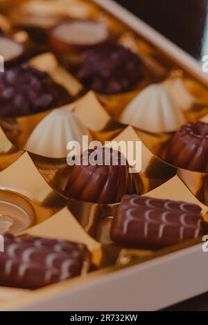 bonbons au chocolat dans une boîte Banque D'Images