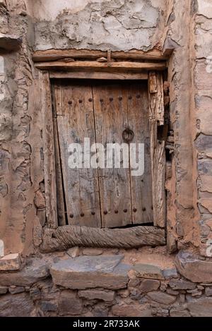 Ancienne porte dans un village marocain dans les montagnes de l'anti-Atlas Banque D'Images