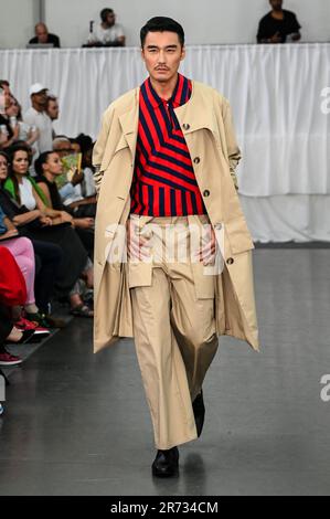 Londres, Royaume-Uni. 12 juin 2023. Hu Bing '胡兵' est un acteur, un mannequin, un chanteur, un designer et un producteur chinois sur la passerelle de la London Fashion week 2023 - University of East London - Student Emerging Designer Show and Presentation au Great Hall, University of East London, Stratford Campus. Crédit : voir Li/Picture Capital/Alamy Live News Banque D'Images