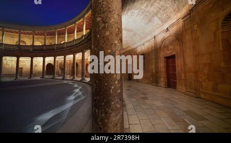 Palais de Charles V à l'Alhambra la nuit - Grenade, Andalousie, Espagne Banque D'Images