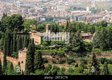 Vue aérienne du couvent de San Francisco à l'Alhambra - Grenade, Andalousie, Espagne Banque D'Images