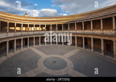 Intérieur du palais de Charles V à l'Alhambra - Grenade, Andalousie, Espagne Banque D'Images