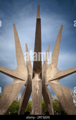 Photo du monument principal du Mémorial de Kosž, en béton sur les montagnes de Kosž, également appelé spomenik borcima kosmajskog odreda . Ce m Banque D'Images