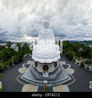 6 juin 2023 : Pagode de long fils, qui abrite la plus grande statue de Bouddha de la ville de Nha Trang, province de Khanh Hoa, Vietnam Banque D'Images