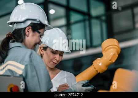 Le superviseur robotique offre des services de machines robotisées aux clients afin d'améliorer l'efficacité de leurs processus opérationnels et de fabrication. Soins, confiance et Banque D'Images