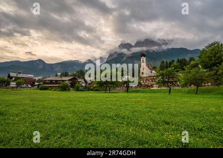 Chaîne de montagnes des Alpes et sommet de Zugspitze en Allemagne, Grainau Village Garmisch Partenkirchen Banque D'Images