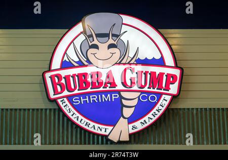 Panneau électronique pour le restaurant de crevettes Bubba Gump à l'intérieur de l'aéroport de Cancun, Mexique Banque D'Images