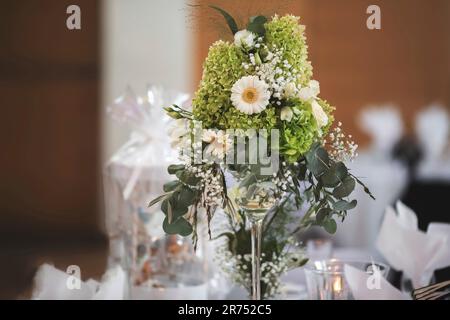 Décoration de table de mariage de fleurs Banque D'Images