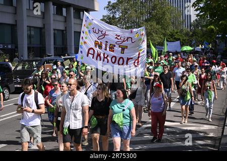 Bruxelles, Belgique. 13th juin 2023. Des manifestants photographiés lors d'une manifestation nationale des syndicats du secteur sans but lucratif à Bruxelles, le mardi 13 juin 2023. BELGA PHOTO LAURIE DIEFFEMBACQ crédit: Belga News Agency/Alay Live News Banque D'Images