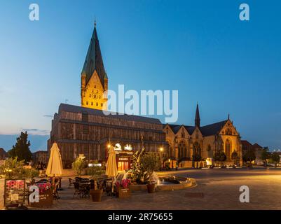 Paderborn, Cathédrale de Paderborn, Erzbischöfliches Diözesanmuseum (Musée de l'Archevêque Diocesan), place Markt dans la forêt de Teutoburg, Nordrhein-Westfalen, Rhénanie-du-Nord-Westphalie, Allemagne Banque D'Images