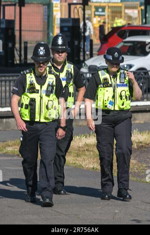 Hunters Road, Hockley, Birmingham 13th juin 2023 - West Midlands police sur Hunters Road après qu'un homme de 41 ans ait été poignardé à mort à un arrêt de bus à Birmingham lundi soir. Un policier a été vu à l'aide d'un scanner pour cartographier la scène du crime dans la région de Hockley. Les officiers ont arrêté deux personnes. Les ambulanciers paramédicaux ont appelé la police sur Hunters Road, à Hockley, juste après 8pm hier, mais malgré leurs efforts, l'homme de 41 ans est mort sur les lieux. Sa famille a été informée. Crédit : Stop Press Media/Alay Live News Banque D'Images