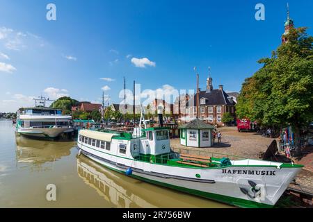 Leer, Alte Waage (ancienne échelle), port, navire à passagers à Ostfriesland, Basse-Saxe, Allemagne Banque D'Images