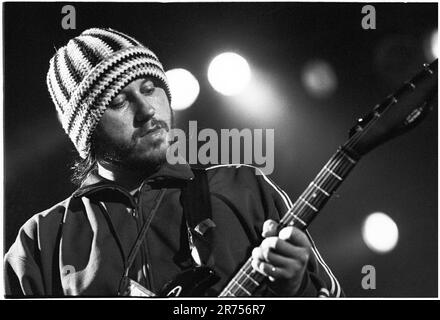 Mal dessiné Boy – Damon Michael Gough – jouer au Reading Festival, 26 août 2000. Photo : Rob Watkins Banque D'Images