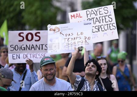 Bruxelles, Belgique. 13th juin 2023. Des manifestants photographiés lors d'une manifestation nationale des syndicats du secteur sans but lucratif à Bruxelles, le mardi 13 juin 2023. BELGA PHOTO LAURIE DIEFFEMBACQ crédit: Belga News Agency/Alay Live News Banque D'Images