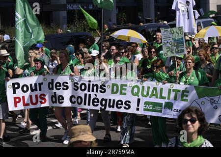 Bruxelles, Belgique. 13th juin 2023. Des manifestants photographiés lors d'une manifestation nationale des syndicats du secteur sans but lucratif à Bruxelles, le mardi 13 juin 2023. BELGA PHOTO LAURIE DIEFFEMBACQ crédit: Belga News Agency/Alay Live News Banque D'Images