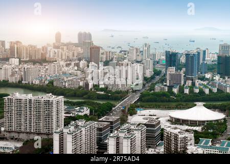 Vue aérienne de la ville côtière de Sanya sur l'île de Hainan en Chine Banque D'Images