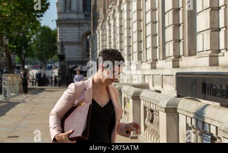 Londres, Royaume-Uni. , . Chloe smith signe que le ministre arrive au bureau du Cabinet pour la réunion du Cabinet crédit : Richard Lincoln/Alay Live News Banque D'Images