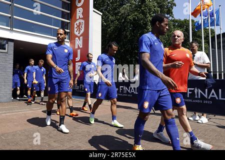 ZEIST - (lr) Virgile van Dijk, Nathan ake, Georginio Wijnaldum et l'entraîneur d'état des pays-Bas René Wormhoudt lors d'une session de formation de l'équipe nationale néerlandaise au campus de la KNVB sur 13 juin 2023 à Zeist, pays-Bas. L'équipe nationale néerlandaise se prépare pour les demi-finales de la Ligue des Nations contre la Croatie. ANP MAURICE VAN STONE Banque D'Images