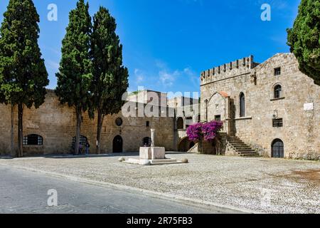 DAS Kolachium (altes Ordenshospital) in der Altstadt von Rhodos Banque D'Images