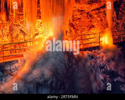 Par torchlight dans le Breitachklamm, Oberstdorf Banque D'Images