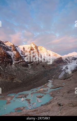 Vue sur Großglockner et Pasterze depuis Kaiser-Franz-Josefs-Höhe, lever du soleil Banque D'Images