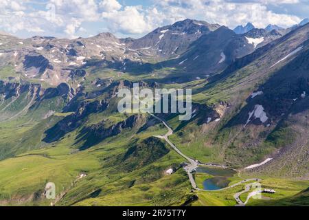 Vue depuis l'Edelweißspitze vers Fuscher Lacke, Mittertörl, Hochtor, Großglockner High Alpine Road Banque D'Images