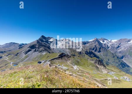 Vue depuis l'Edelweißspitze en direction de Brennkogel, Großglockner High Alpine Road, Fuscher Lacke, Fuscher Törl, Haus Alpine Natuschau Banque D'Images