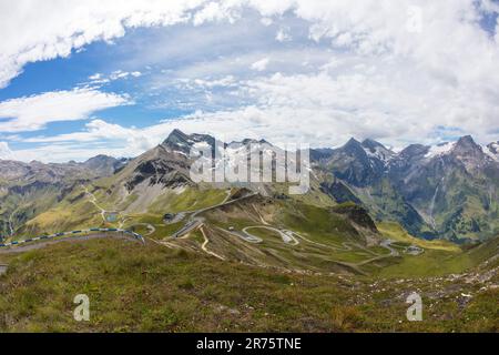 Vue depuis l'Edelweißspitze en direction de Brennkogel, Großglockner High Alpine Road, Fuscher Lacke, Fuscher Törl, Haus Alpine Natuschau Banque D'Images