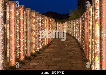 Forêt de kimono la nuit, station d'Arashiyama, Arashiyama, Kyoto, Japon créé par Yasumichi Morita PDG de GLAMOUR Banque D'Images