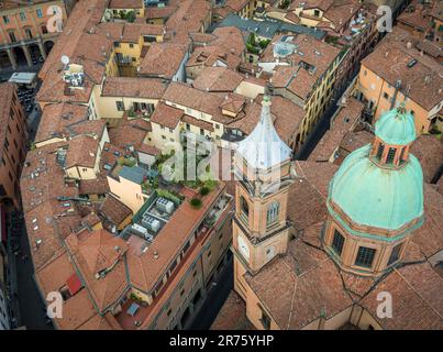 Italie, Bologne, vue de Torre Asinelli, Basilique Collégiata dei Santi Bartolomeo e Gaetan Banque D'Images