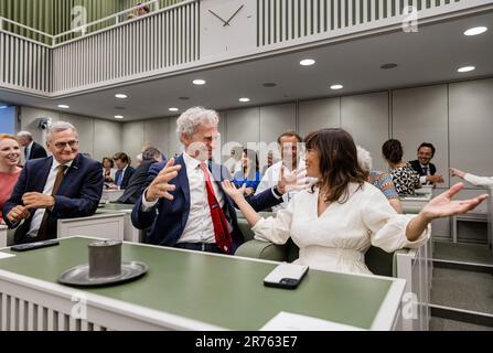 LA HAYE - Paul Rosenmoller (GroenLinks) et Mei Li vos (PvdA) lors de la première réunion du Sénat nouvellement élu. ANP SEM VAN DER WAL pays-bas sortie - belgique sortie Banque D'Images