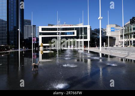 Refroidissement dans la fontaine de Birmingham, Royaume-Uni Banque D'Images