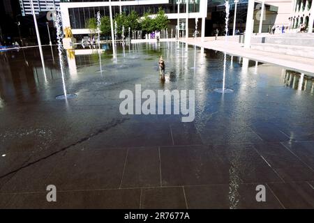 Refroidissement dans la fontaine de Birmingham, Royaume-Uni Banque D'Images